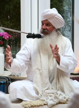Karta Singh Khalsa, Leiter Amrit Nam Sarovar School, KRI Lead Trainer 